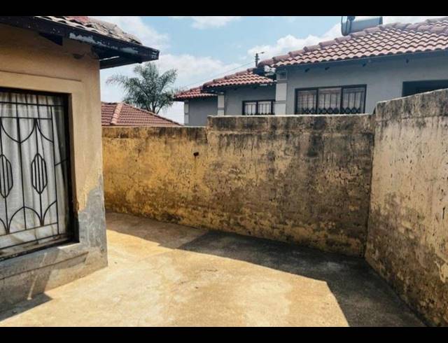 4 BEDROOM HOUSE FOR SALE IN CLAYVILLE INDUSTRIA